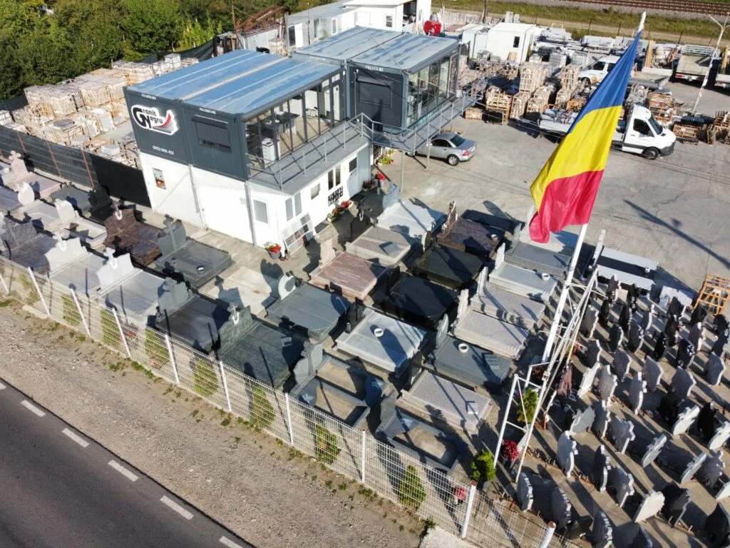 Monumente funerare din granit 1 Granit Negru