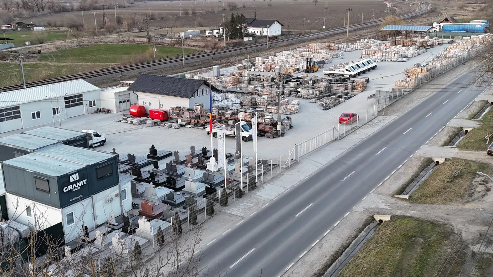 Stoc monumente funerare granit - depozit Granit Negru vedere aeriană