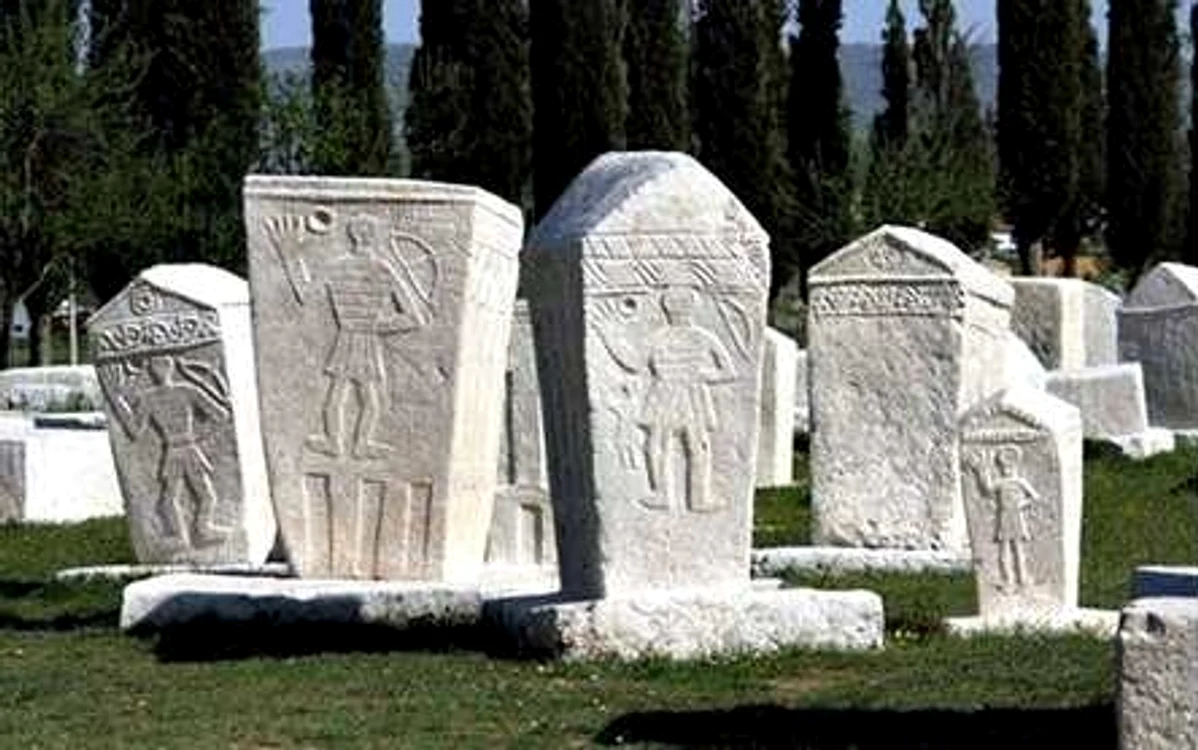 Istoric Monumente Funerare